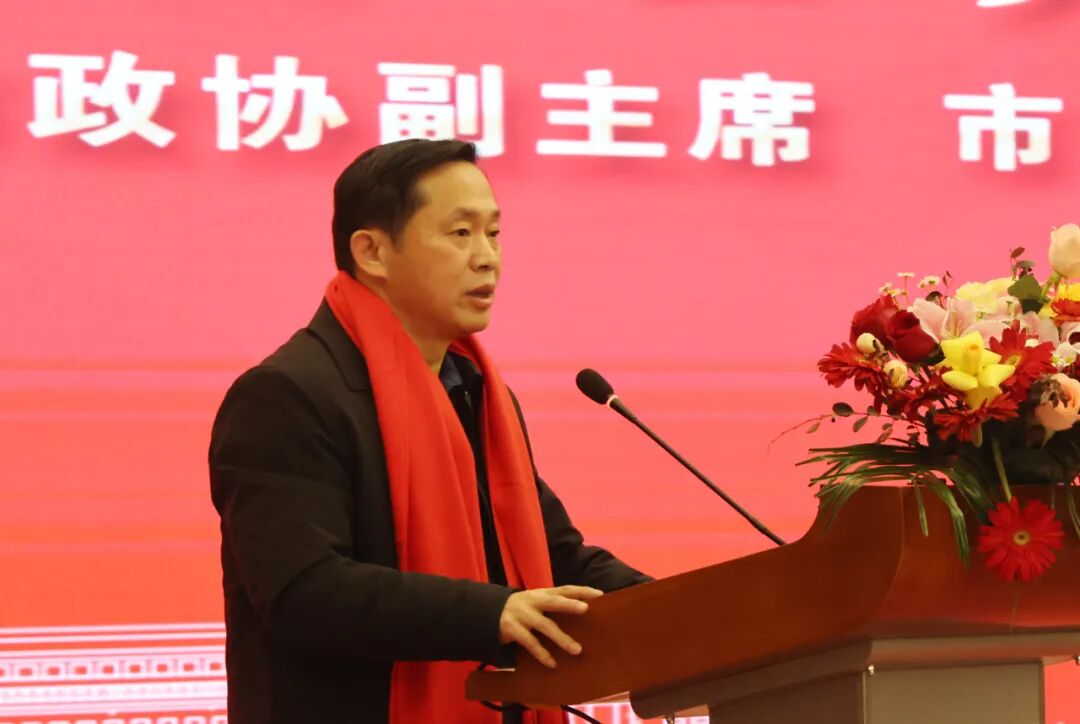 龙腾盛世春风暖,岁启华章福气长.