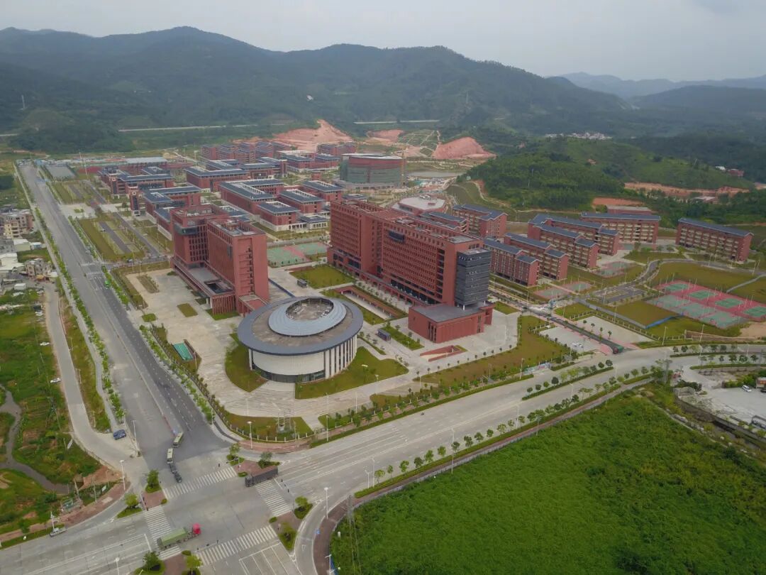 来源:云浮日报,广东药科大学云浮校区筹建办    更新时间:2020-07-16