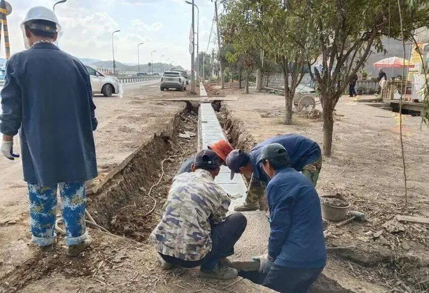 钱炉社区投50万元硬化边沟 破解江北公路“黄泥难题”.docx