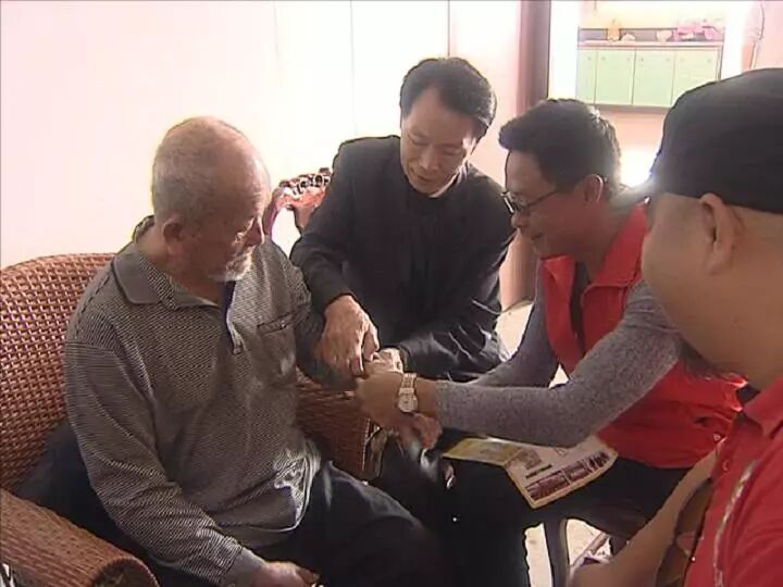 普宁|普宁86岁老人走失，30小时后被发现躺在沟里