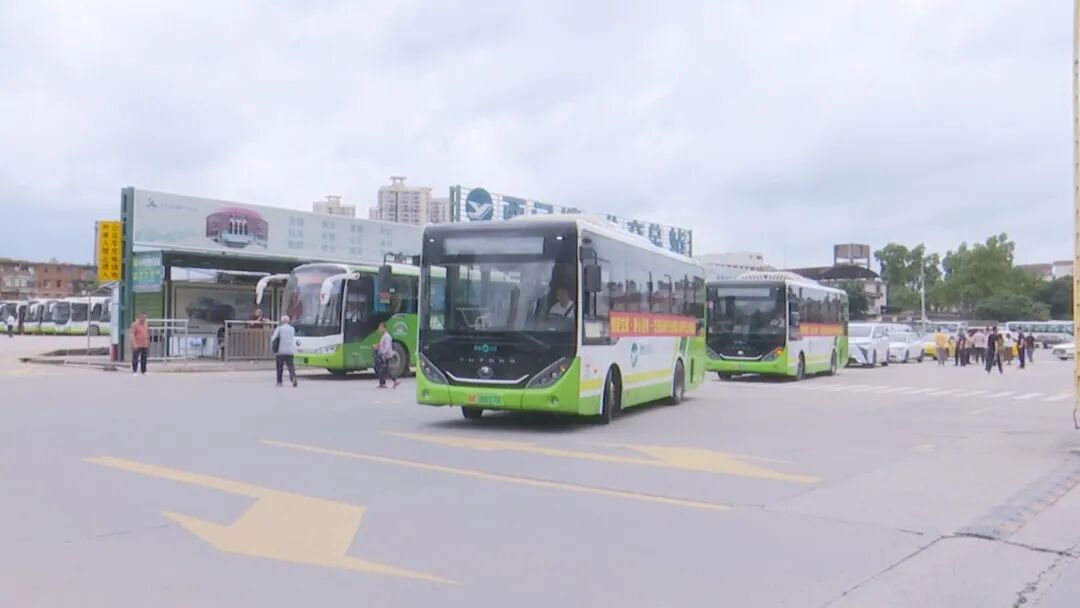 通过公交车免费乘坐,出租车预约或电话免费接送的方式,为广大考生提供