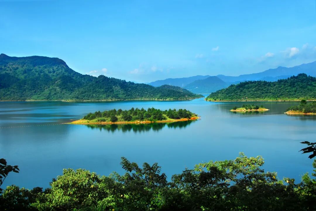 自带仙气南水湖上空出现这震撼一幕