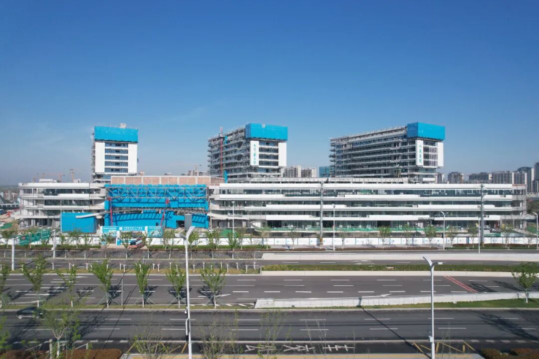 山大二院起步区新院一期主体结构通过验收将于年底竣工交付