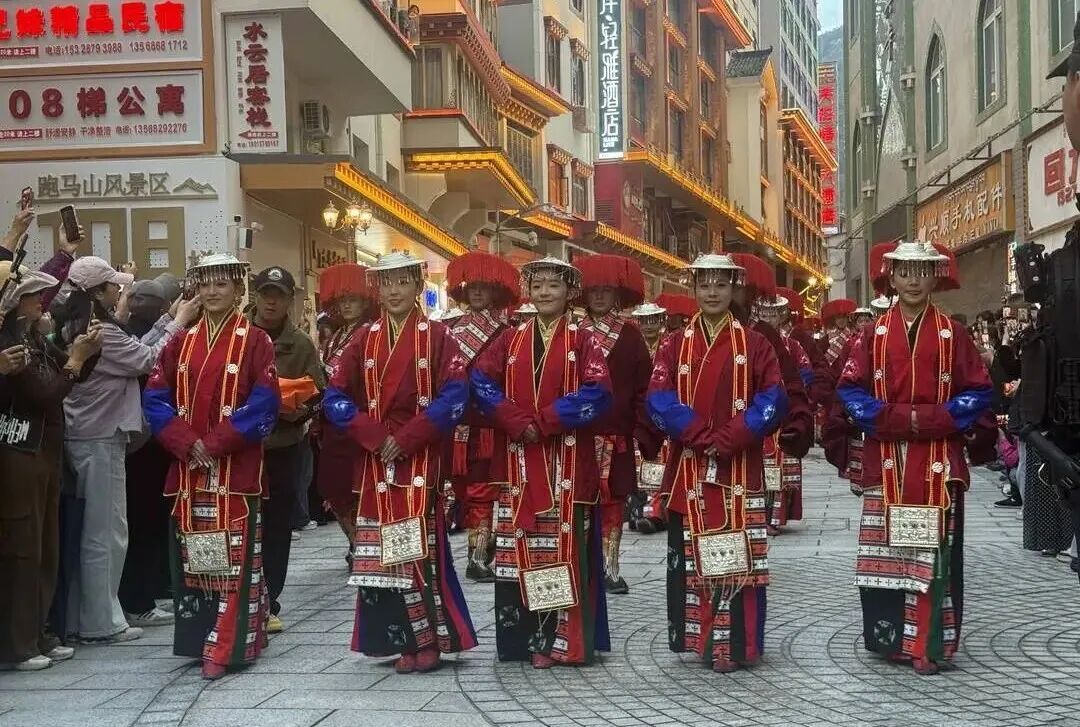དར་མདོའི་མཚན་མོ་རིག་གནས་ཡུལ་སྐོར་གྱི་མཚོན་རྟགས་ཤིག་ཏུ་གྱུར།