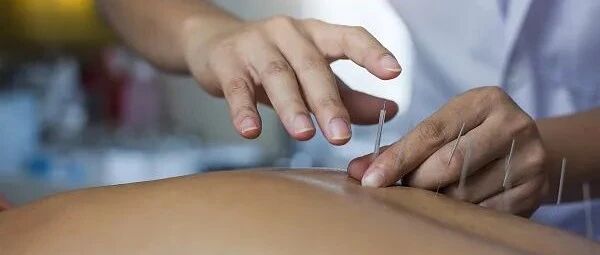 新版新冠肺炎诊疗方案增加针灸治疗内容，张伯礼、刘保延解读