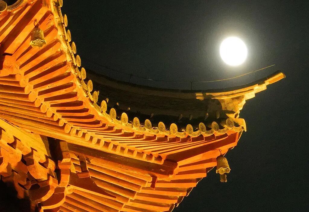 “超级月亮”和古建筑浪漫同框