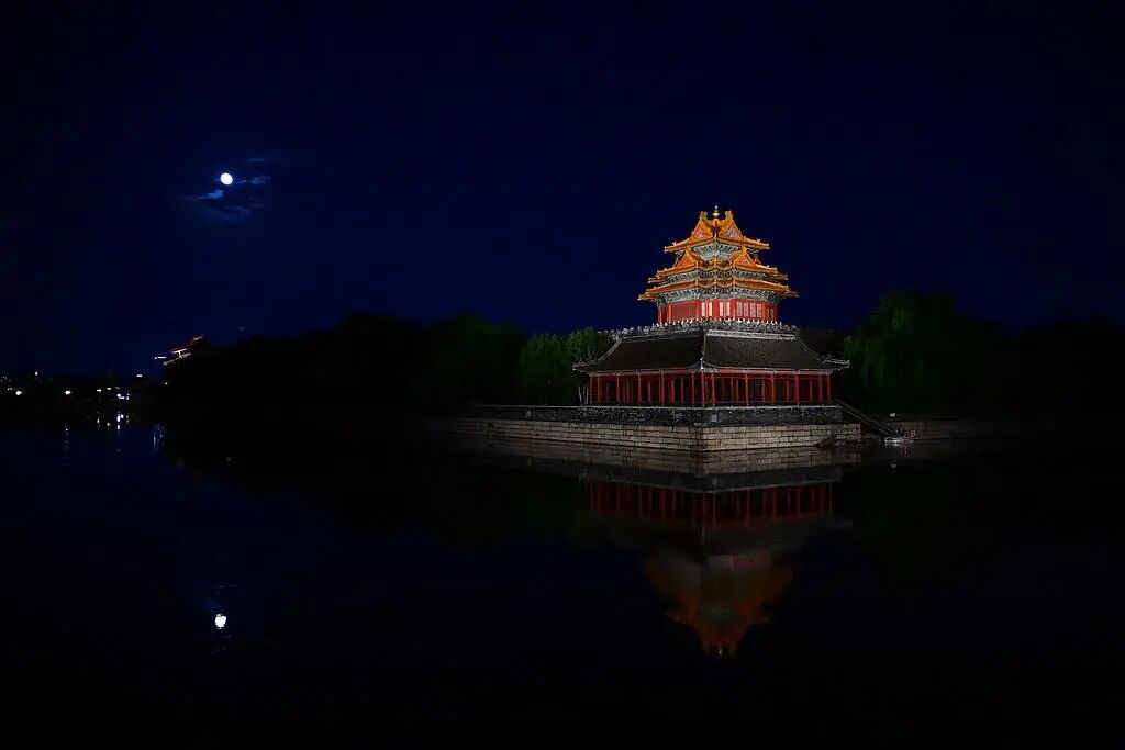 “超级月亮”和古建筑浪漫同框