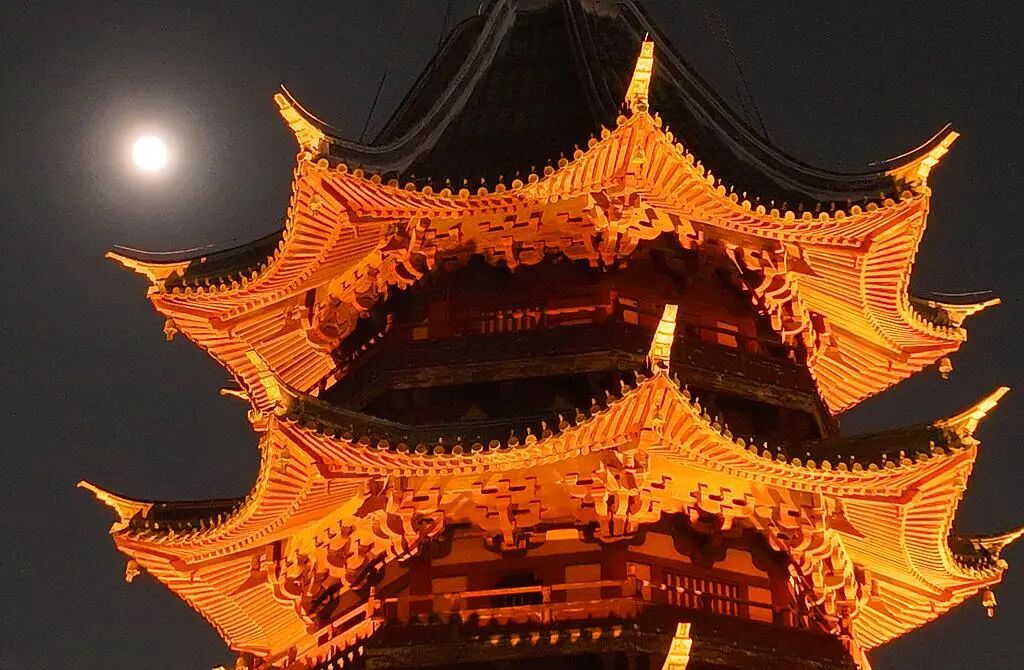“超级月亮”和古建筑浪漫同框