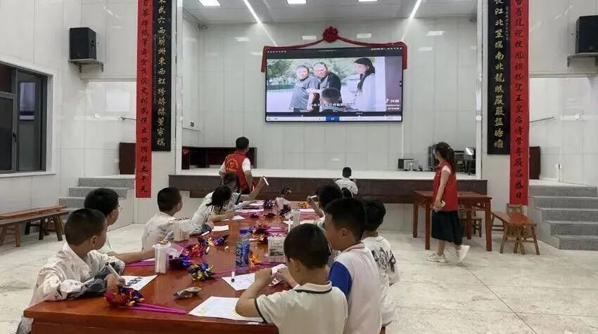 盘塘社区：垸场夜话听民声 童心相伴庆“六一”.docx