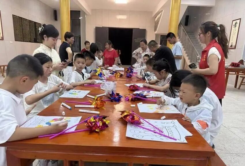 盘塘社区：垸场夜话听民声 童心相伴庆“六一”.docx