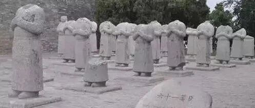武则天墓前61个无头石人，无头成为谜团，竟然被两个农民破解