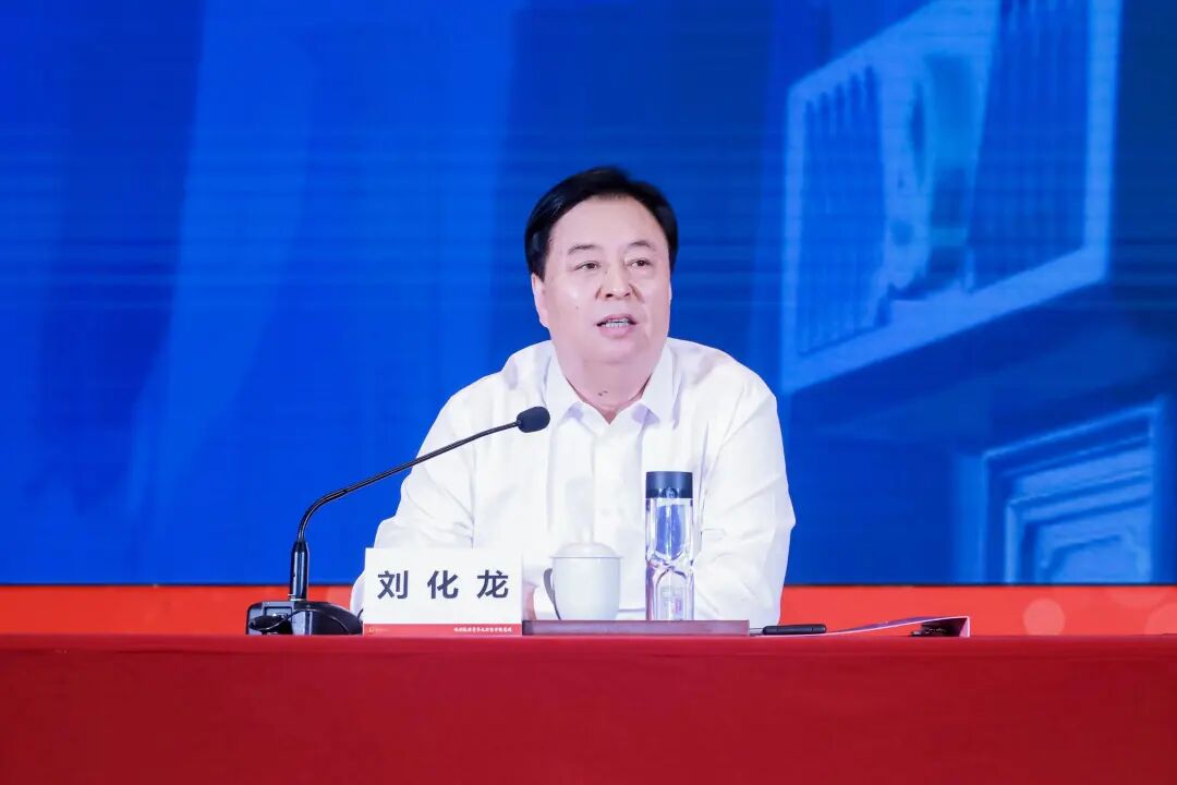 奋斗者正青春中国保利集团党委书记刘化龙讲授专题党课暨团课