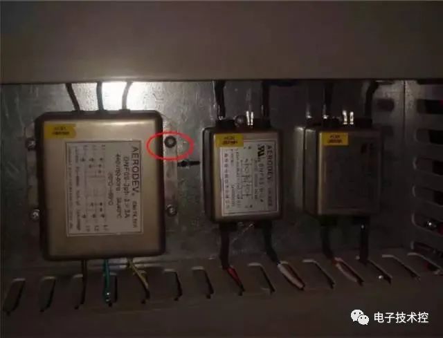 控制柜二次回路怎么接线_电控柜控制回路怎么编号_电柜回路图