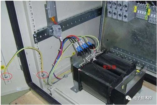 控制柜二次回路怎么接线_电控柜控制回路怎么编号_电柜回路图