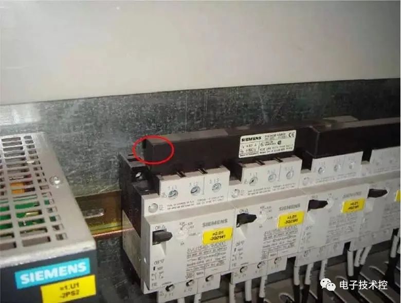 控制柜二次回路怎么接线_电柜回路图_电控柜控制回路怎么编号