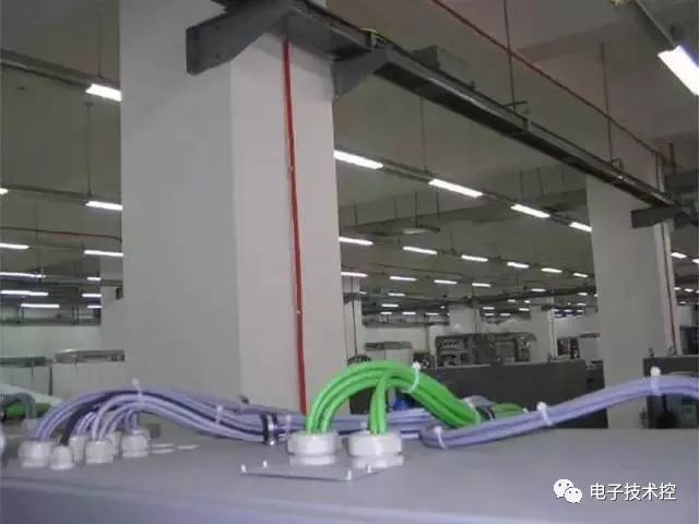 电柜回路图_控制柜二次回路怎么接线_电控柜控制回路怎么编号