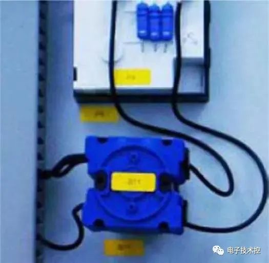电柜回路图_电控柜控制回路怎么编号_控制柜二次回路怎么接线