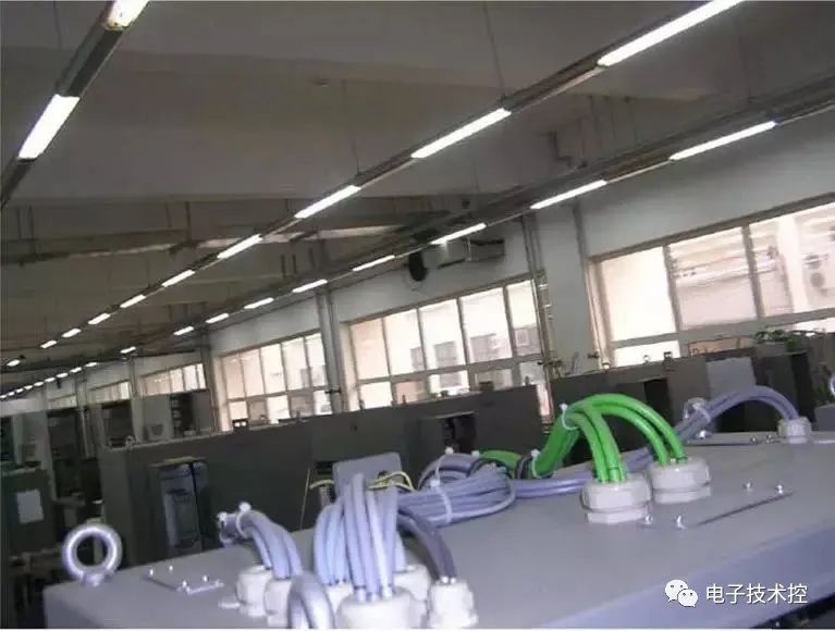 电控柜控制回路怎么编号_控制柜二次回路怎么接线_电柜回路图