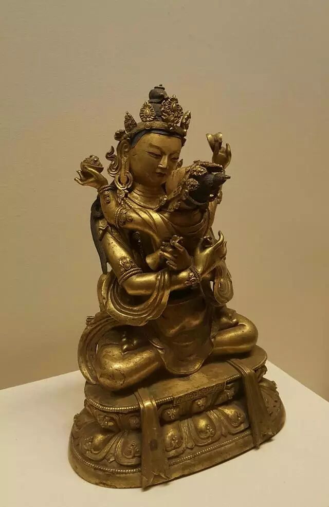 (拍摄于国家博物馆的男女双身造像)