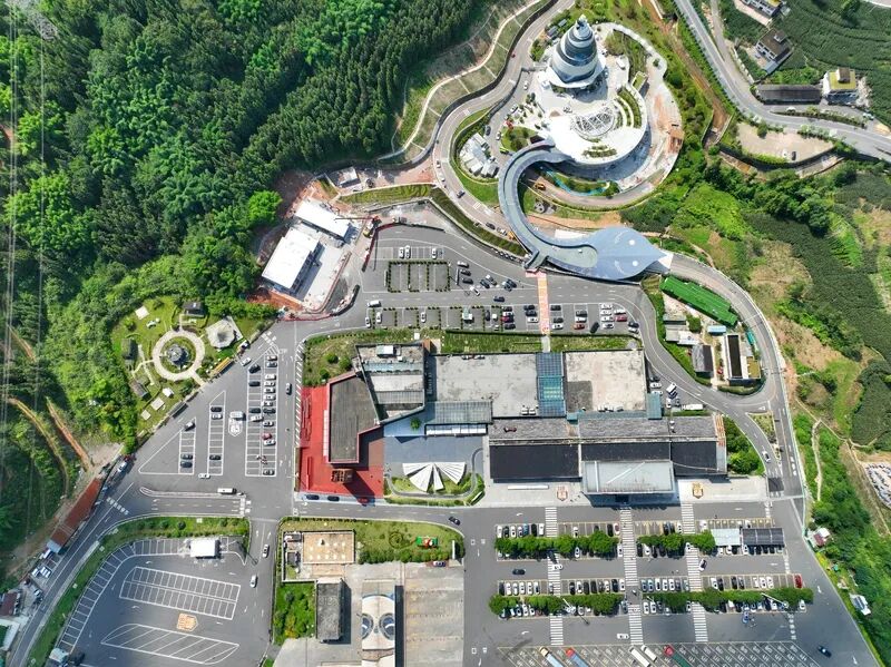 航拍雅康高速天全服务区 四川雅康高速公路有限责任公司供图.jpeg