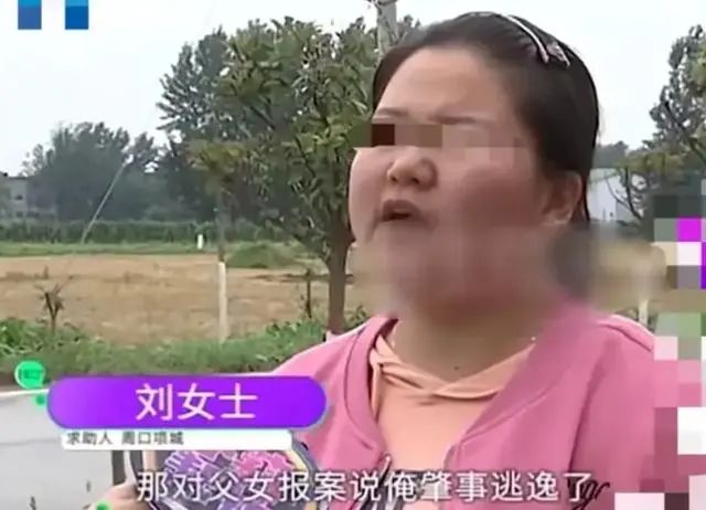 父女雨天摔倒路人帮忙细节拉满