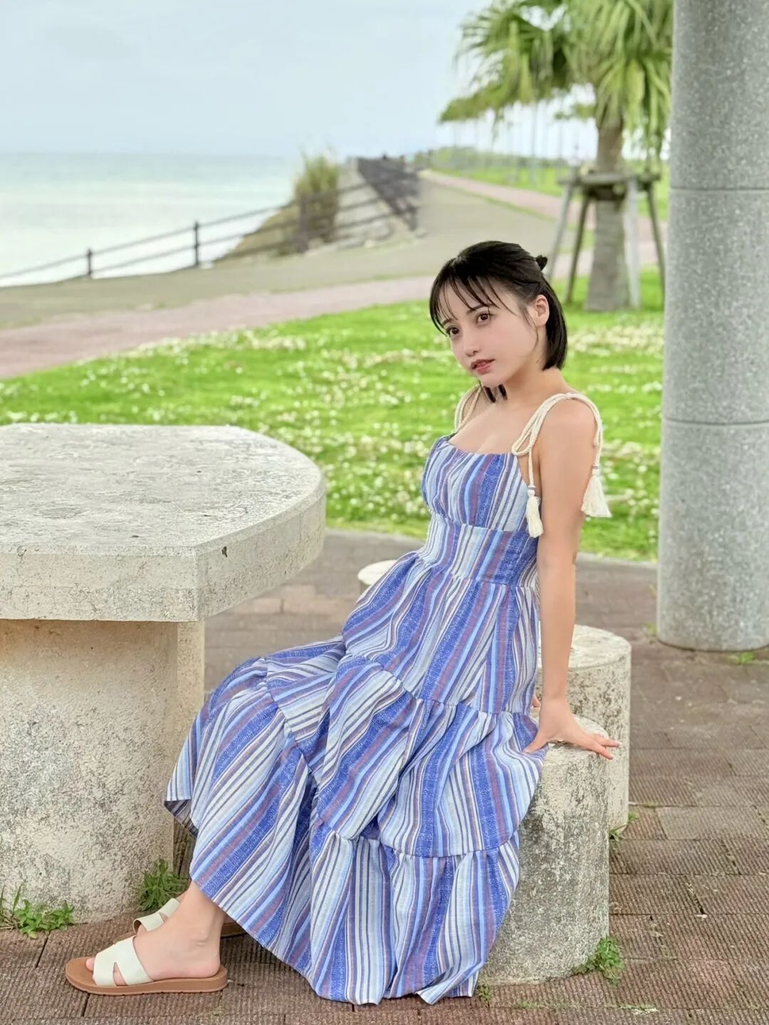 黑白条纹针织衫