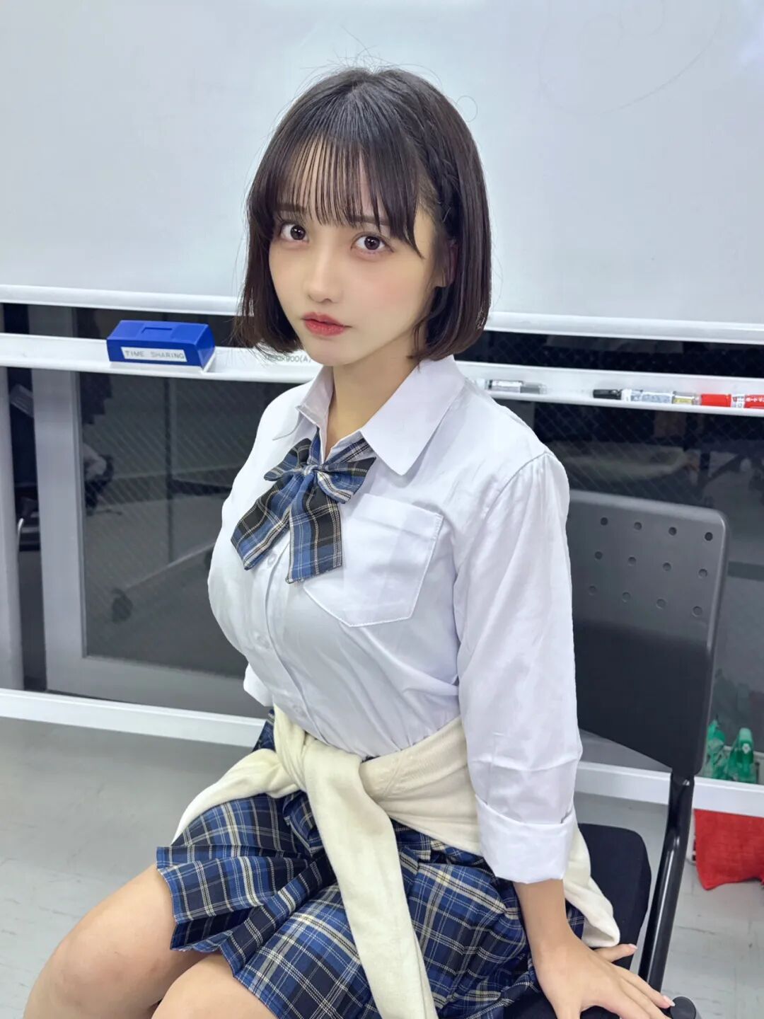 黑白条纹针织衫