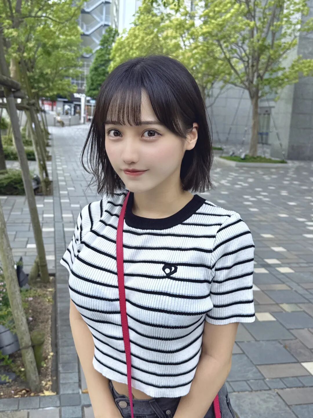 黑白条纹针织衫