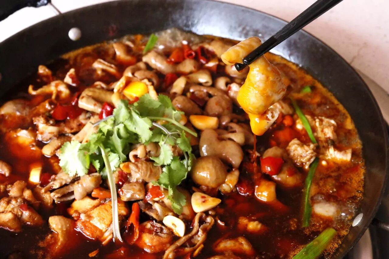 力压火锅串串,最攒劲莫过于这家香辣肥肠鸡!