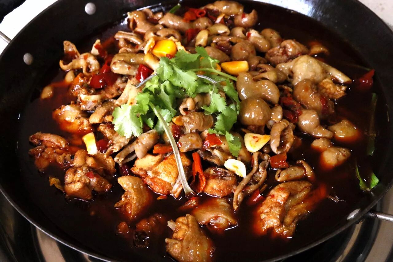力压火锅串串,最攒劲莫过于这家香辣肥肠鸡!