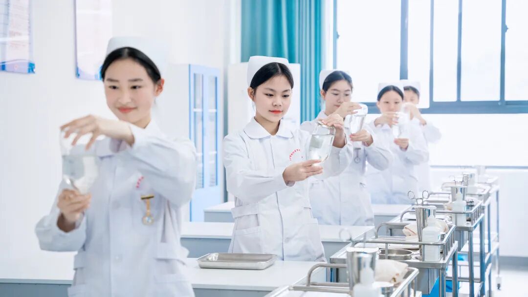 社区护理,康复护理等[gf]25b6[/gf]升学方向:3 3对口单招:长沙卫生