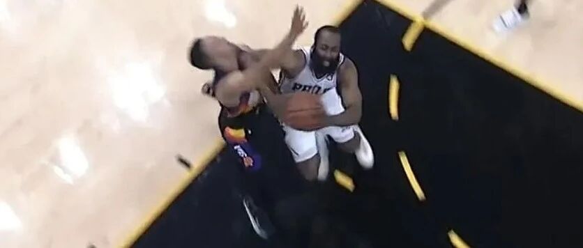 45投12中！挥肘恶意犯规！哈登啊哈登，又拉胯了……