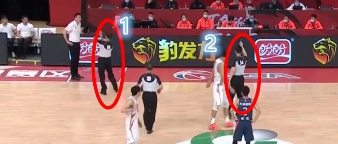 刚刚！杜锋1秒连吃2T+驱逐！整整70次犯规！广东干掉联盟第一