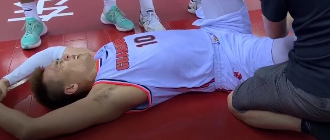 刚刚！赵睿脚踝严重扭伤！28连胜后，广东最担心的事情还是发生了……