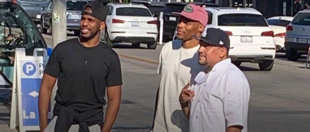 签了！湖人1天之内签下3人！保罗和威少现身洛杉矶！这是要……