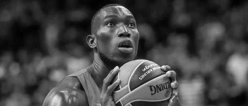 噩耗传来！27岁、2米16的大中锋！突然倒地猝死……