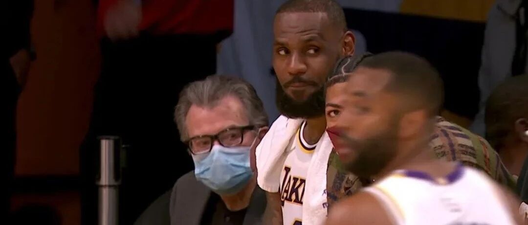 单节被虐44分！湖人脸都不要了！珍妮阿姨直接退场！沃格尔却说……