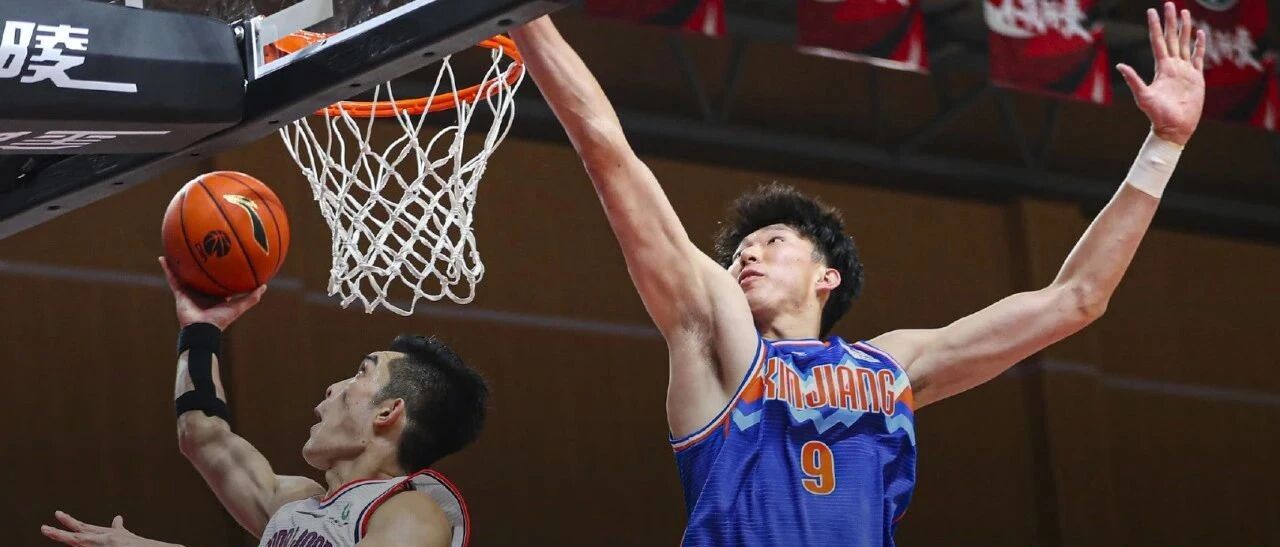 首秀就炸！祝铭震1v1硬刚周琦！张宁0分1板1帽！这个新秀令人惊讶……