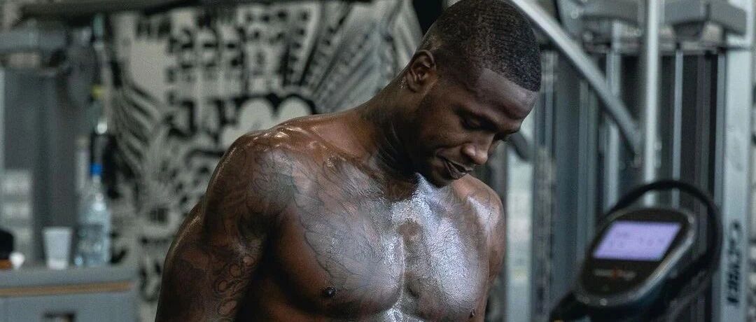 签了！4年9700万！今夏最意外的大合同！两年，他从毒瘤变老大