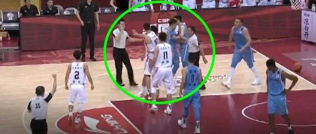 火爆冲突！易建联最后7秒杀死比赛！史上最惨烈的半决赛！再见了，林书豪