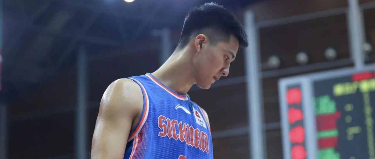 单挑周琦！汕大杜兰特打疯了！得分创生涯纪录！再看看这颜值……