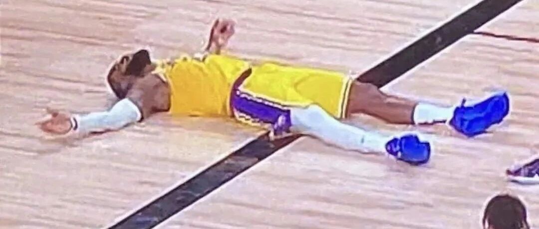 29+11+20！输了整整60分啊！崩了！湖人彻底崩了