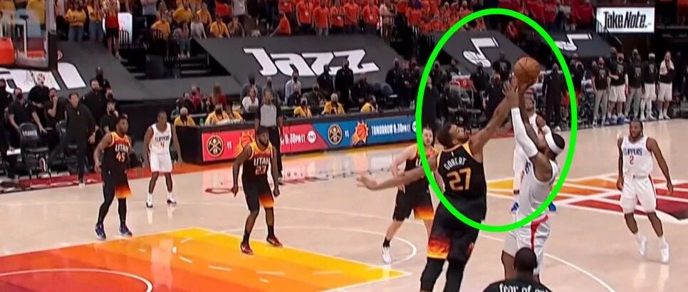 船沉了！2.5秒盖帽绝杀！乔治17中4被开会！这记封盖，价值2亿美元