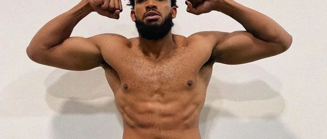 炸！60分17篮板！单节32分！一人刷爆7大纪录！冲啊第三C