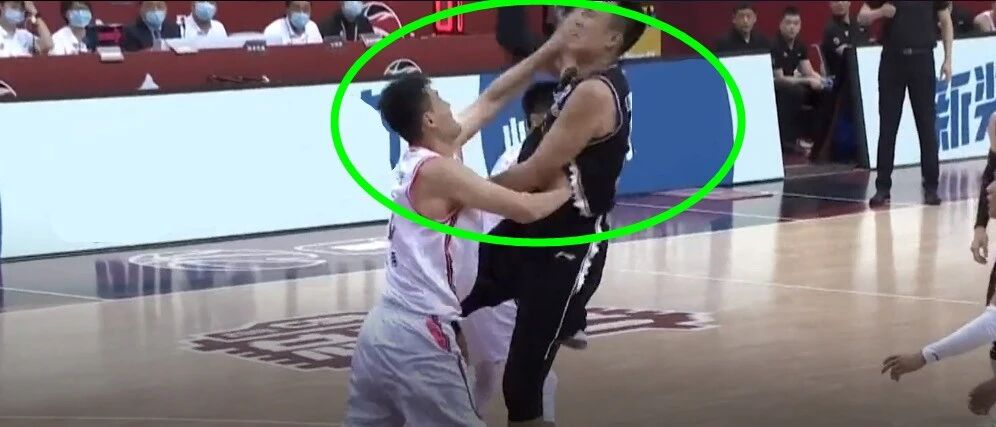 驱逐！禁赛！5分钟内2次违体！对不起，韩德君！CBA大结局了