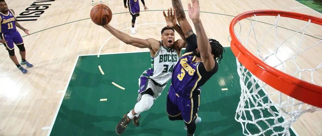 残暴啊字母！47+9+3！奥尼尔之后第一人！湖人真的顶不住他……