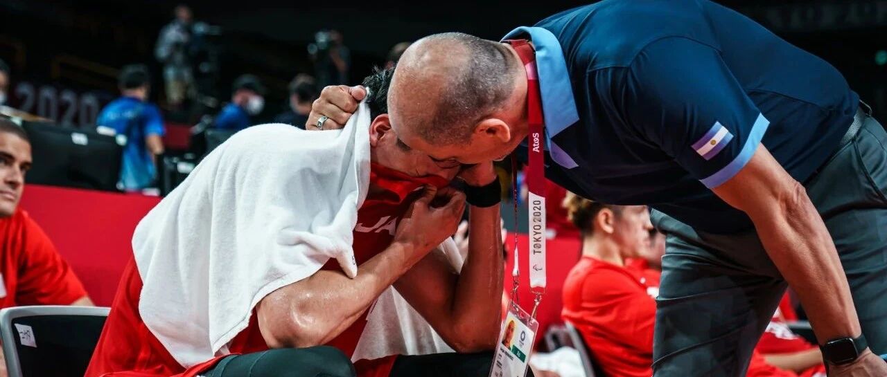 0胜3负！日本被淘汰！40分17板11助，他俩亲手打哭了日本球员……