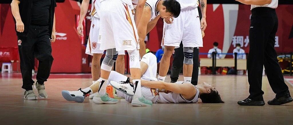 突发！联盟助攻王受伤！疼得满地打滚！他可是中国最顶级的后卫啊