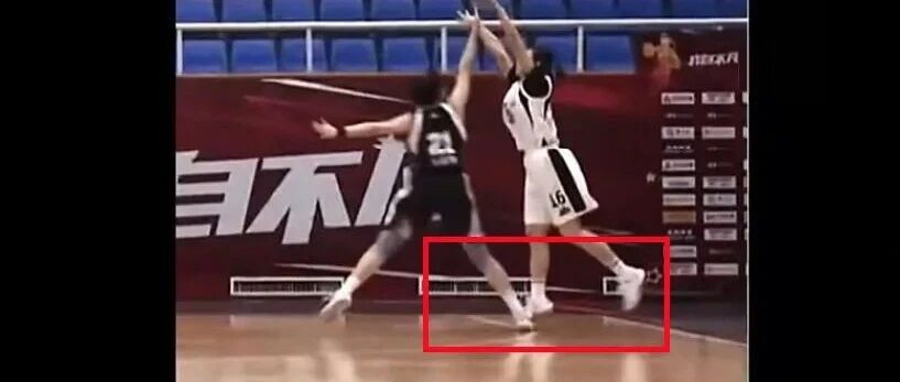 心碎！脚踝脱臼+三处骨折+韧带撕裂！这次垫脚，毁了她整个生涯……