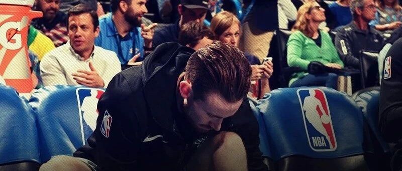 签了！4年1.28亿+4年1.2亿！这合同谁能顶得住？他终于向钱低了头……